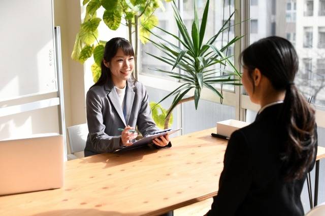 Web会議の普及で重要性が増した防音対策！遮音パネルと吸音材の違い